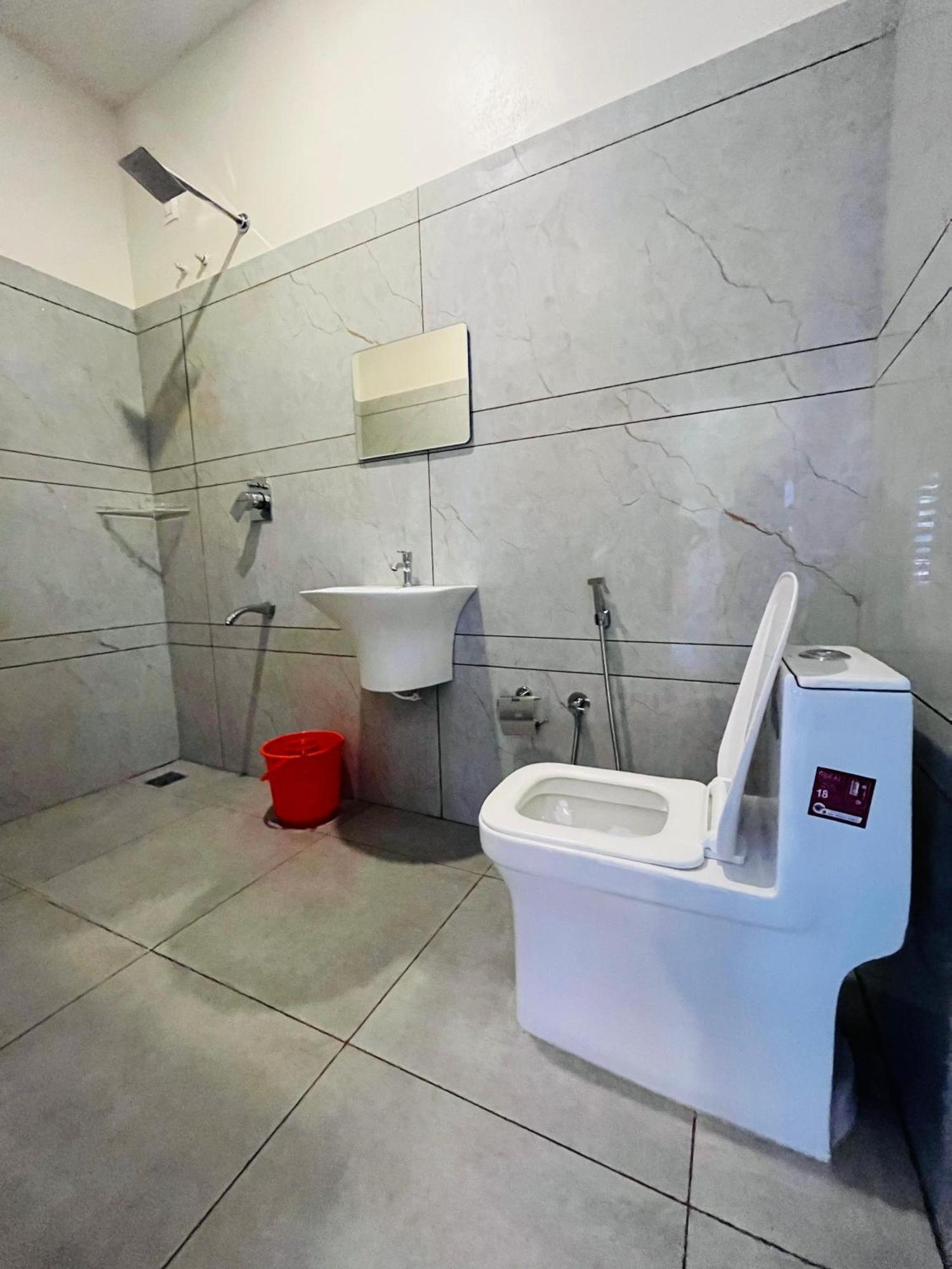 Munroe Meadows Apartment Mundrothuruth Bagian luar foto